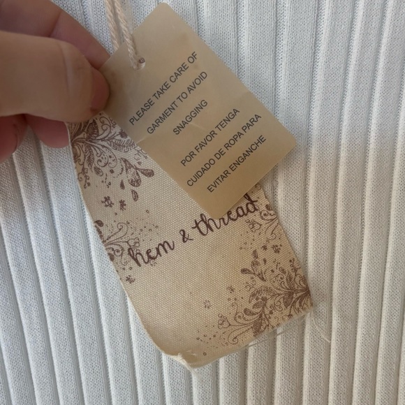 NWT Hem & Thread White Ribbed Ruffle Trim Tank Top • Size Medium - Picture 3 of 6